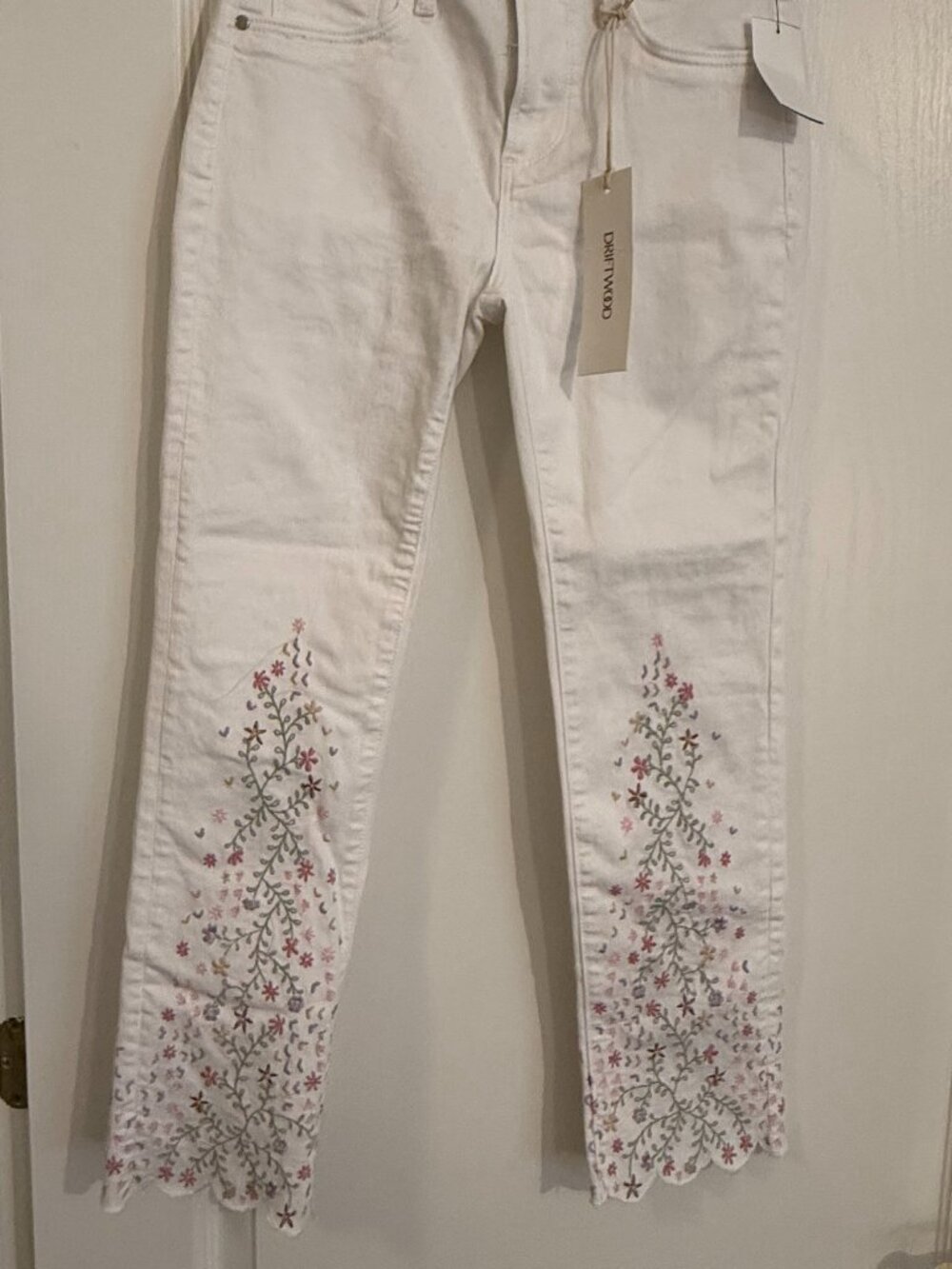 ✨ NWT Driftwood "Candace" Embroidered Cropped Jeans – Size 24